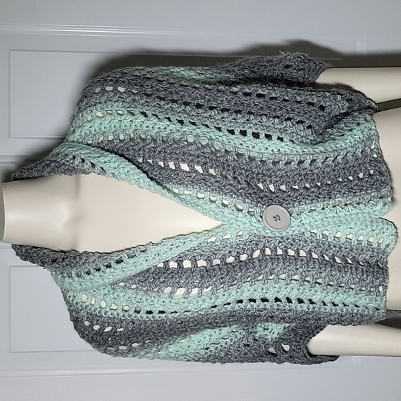 Turquoise and grey crochet shrug with button closure - Picture 1 of 3
